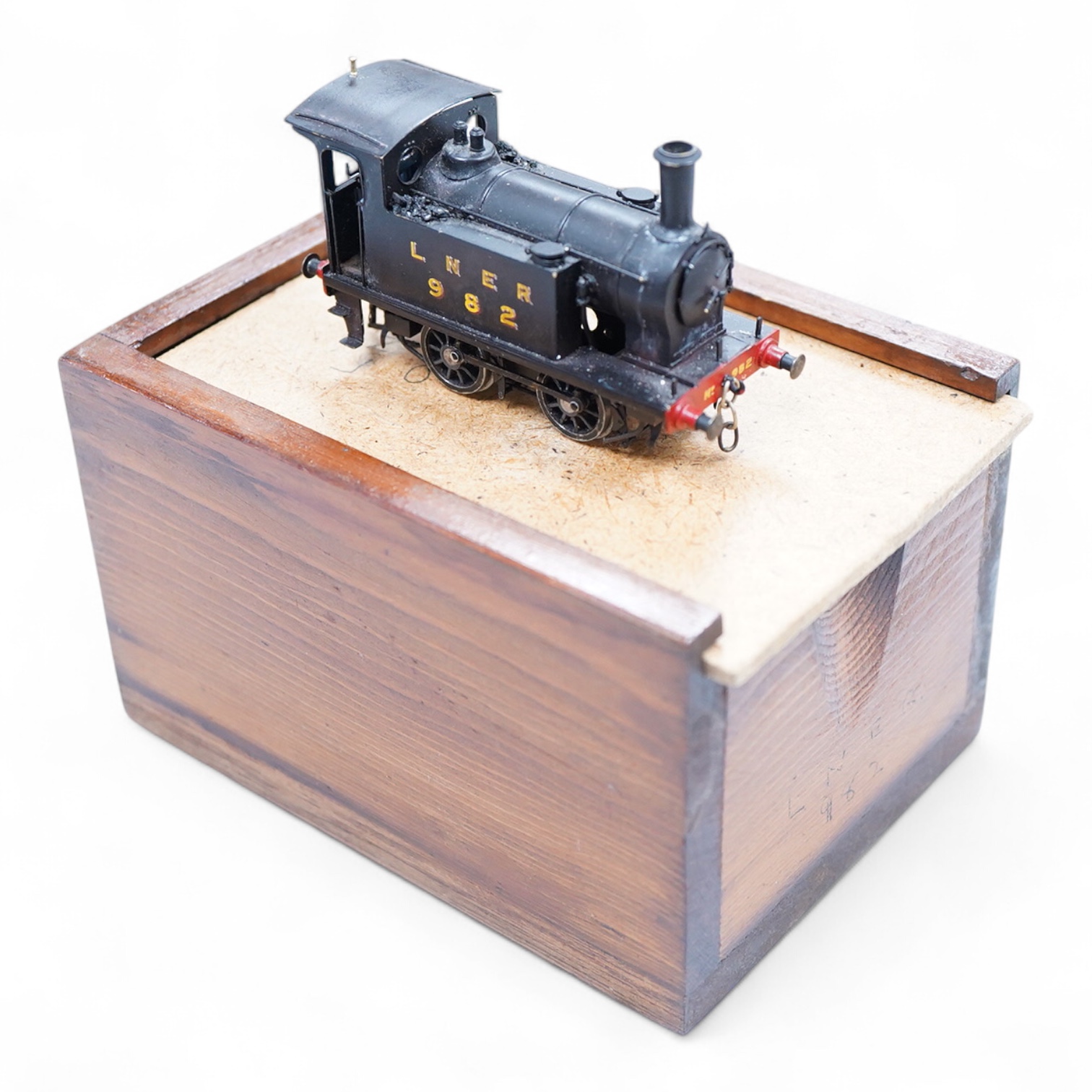 An EM gauge scratch built model railway locomotive by John Worsley, an LNER 0-4-0T, 982, a highly detailed model with opening smoke box door showing the details of the blast pipe and boiler tube ends, sprung buffers, ope